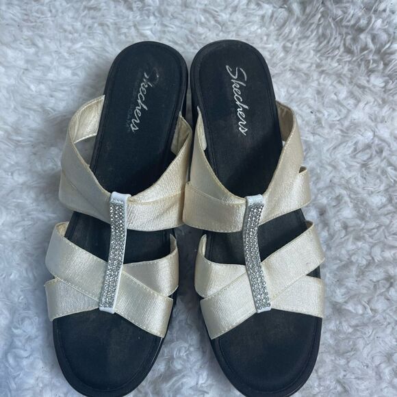 Skechers Fabric Beige Satin slip on wedge Straps Sandals Rhinestones accent SZ9 - Picture 8 of 10